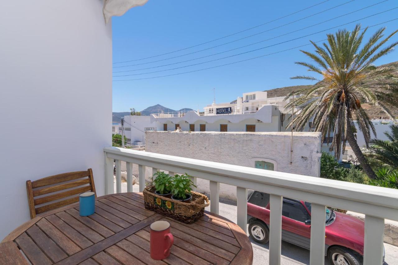 Areti'S Milos Guesthouses Adamantas  Exterior foto