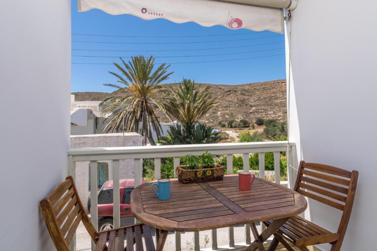 Areti'S Milos Guesthouses Adamantas  Exterior foto