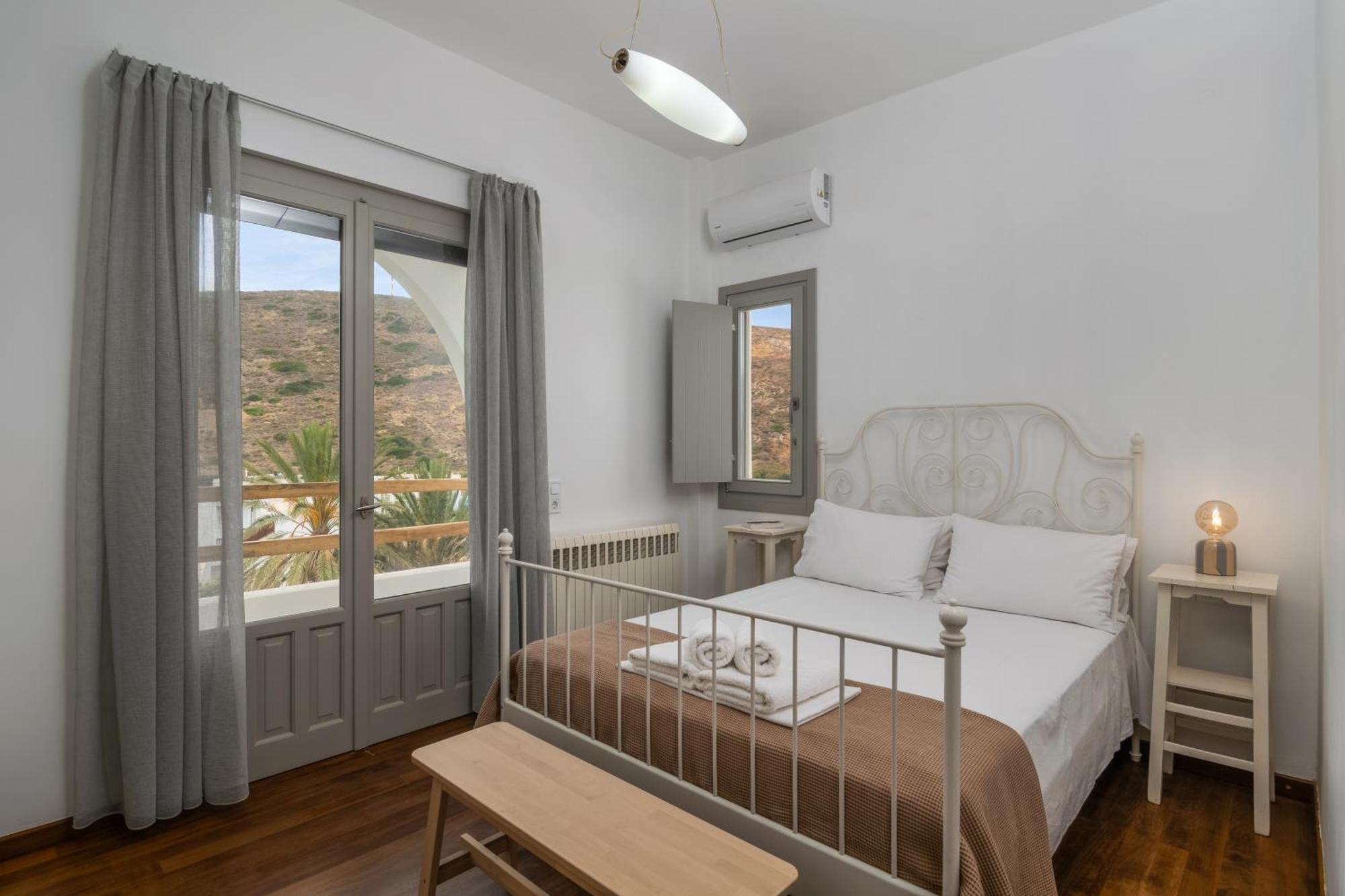 Areti'S Milos Guesthouses Adamantas  Exterior foto